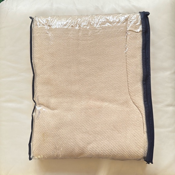 100% Cotton Bed Blanket. Original packaging - Picture 2 of 3